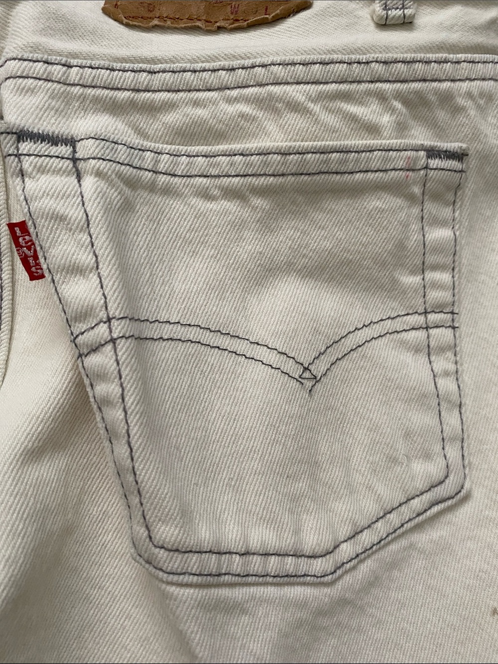 1989 Levi’s 501’s. Cream w/Gray Stitching. 30x30.*
*See actual meas. below. - Picture 3 of 13